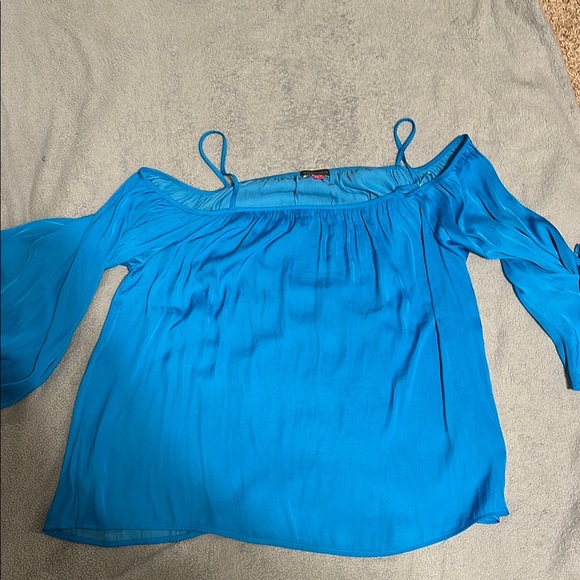 Women's Blue Off-Shoulder Top Vince Camuto size small - Picture 1 of 2